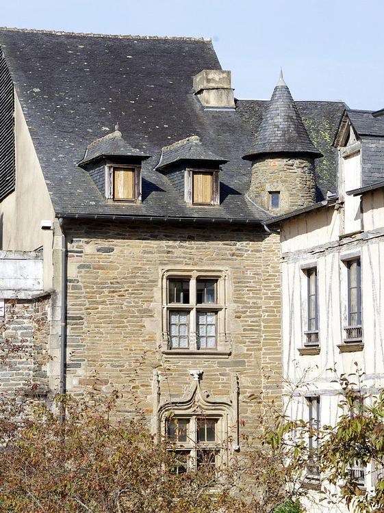 File:Maison, rue Gaby Furnestin à Uzerche (Corrèze, 19) - 01.jpg